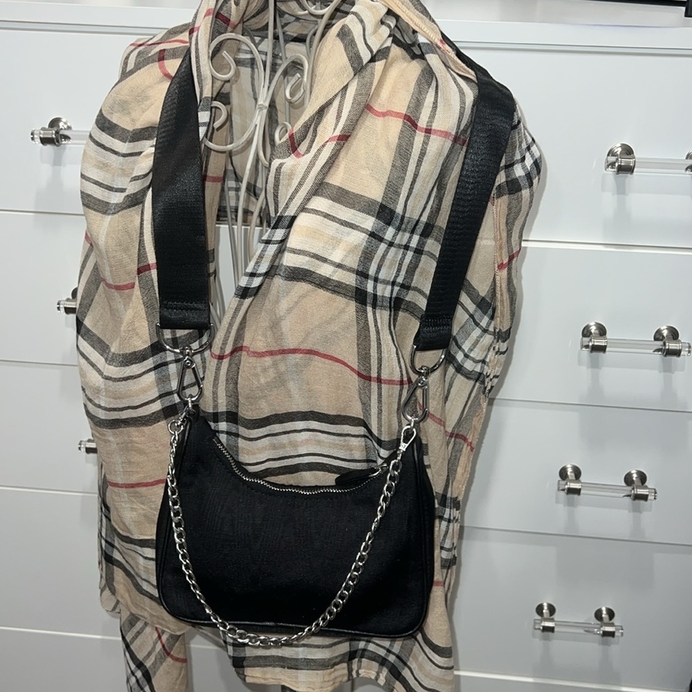 Urban Outfitters crossbody bag w/ detachable silver chain and adjustable strap